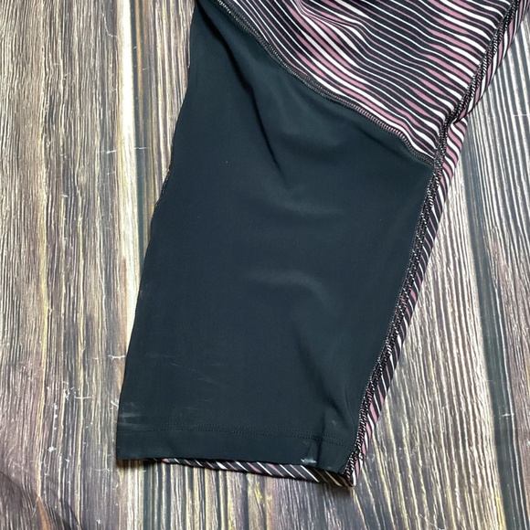 314. Under Armour White & Pink Athletic Leggings EUC Size XL - Picture 5 of 5